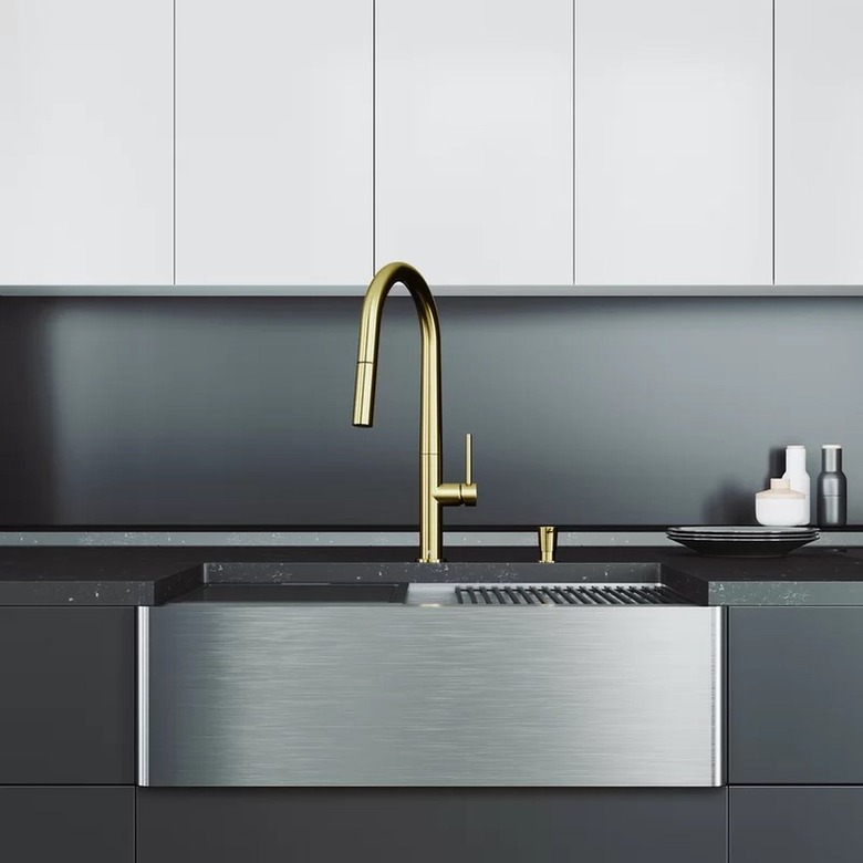 Stainless steel farmhouse sink