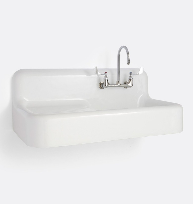 Farmhouse sink