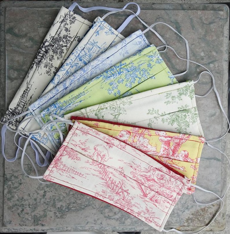 camilla limon toile face mask