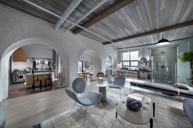 the flight attendant annie's apartment