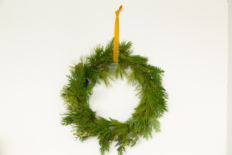 How to make a DIY Foraged Holiday Wreath