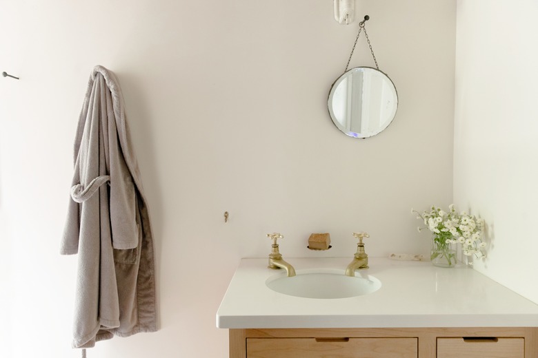 The inside guest bath