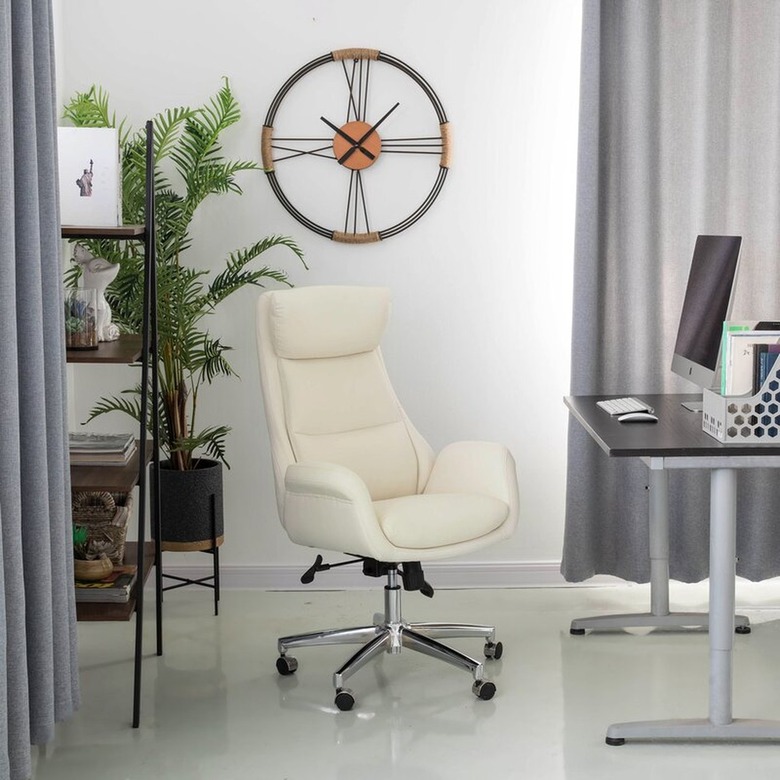 white gaming chair