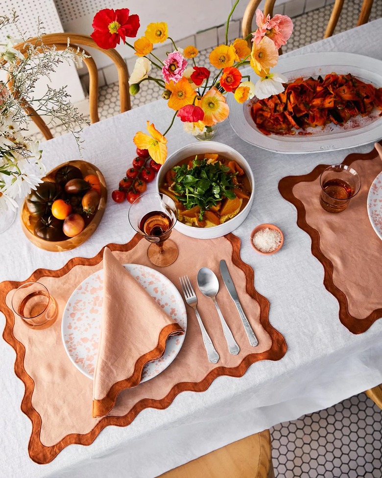 Bed Threads Terracotta & Rust 100% French Flax Linen Scalloped Placemats