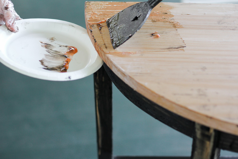 Scraping stripping gel with putty knife