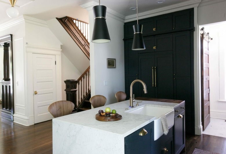 black kitchen with brass hardware