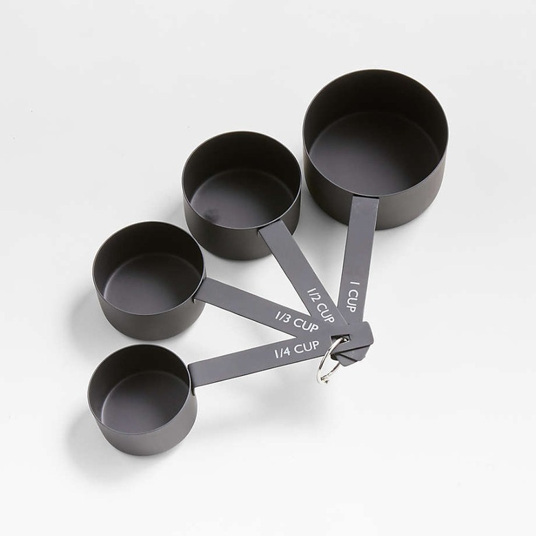black measuring cups