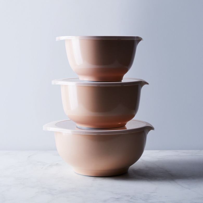 Blush mixing bowls