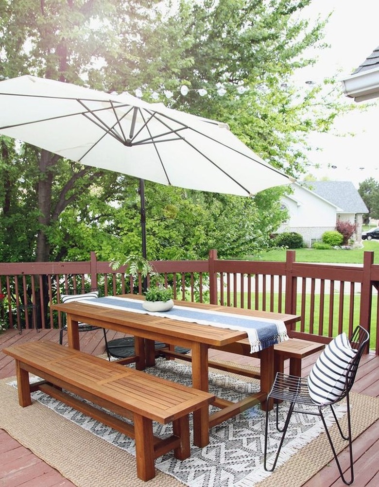 Deck with picnic table