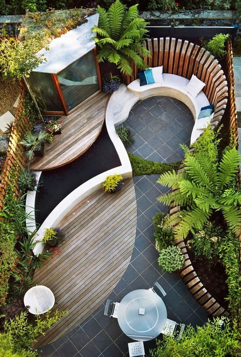 Curved decks with fountain and built-in seating