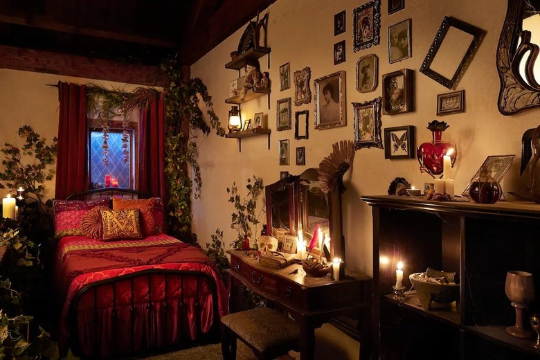 Mary Sanderson's loft in the Hocus Pocus Cottage with a red bedding