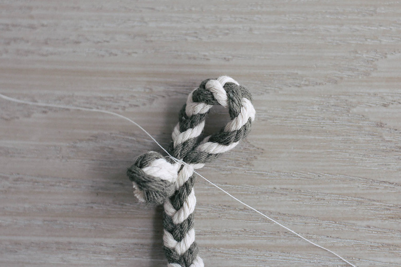 Tying braided garland into a loop