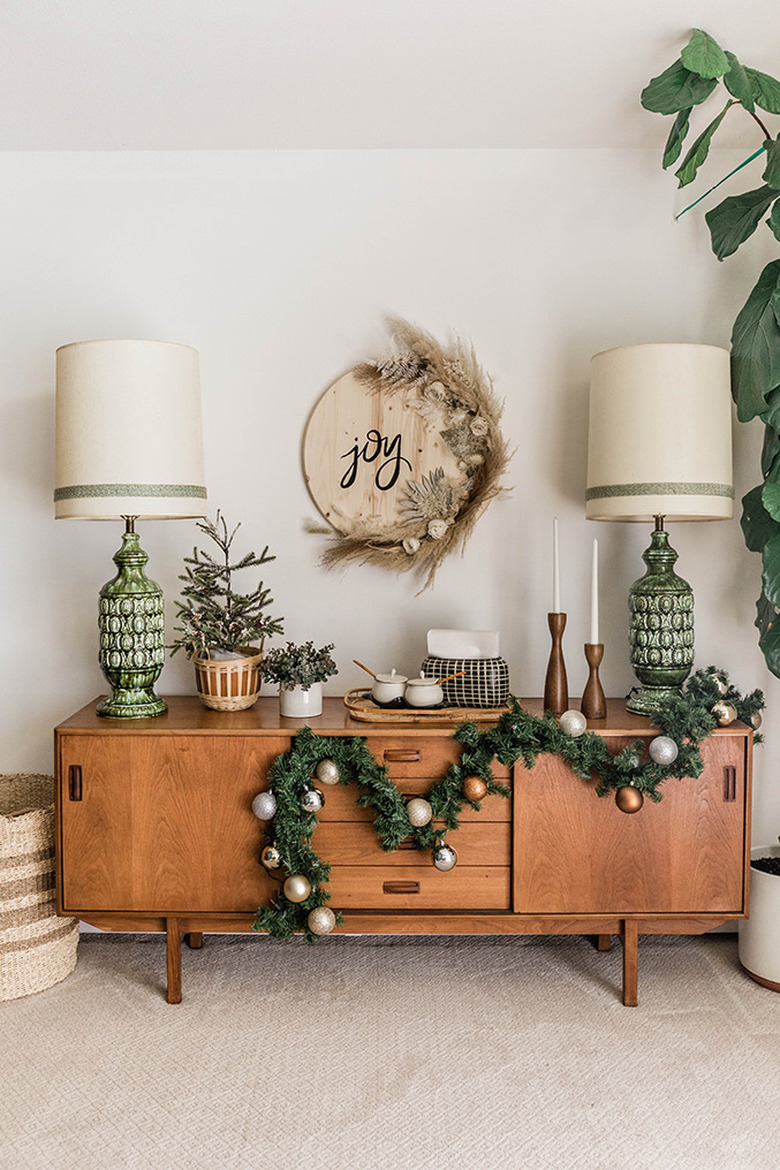 This minimalist Christmas craft is made from an an off-the-shelf wooden tabletop and luxe dried flowers.