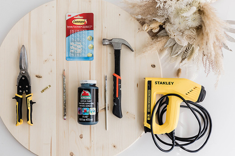 Here's what you'll need to make your own DIY minimalist Christmas sign.