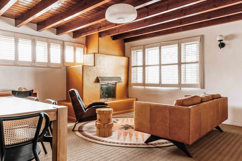 el rey court hotel guest room