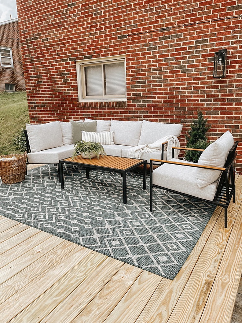Learn how to build your own DIY deck patio.