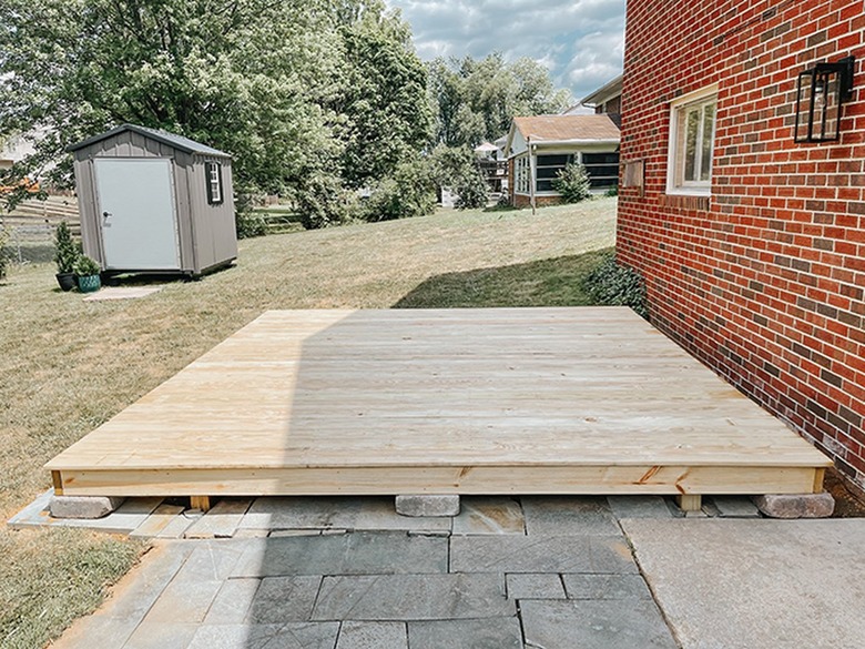 Allow the deck to dry out.