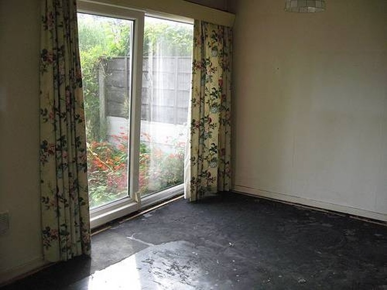 How to Clean Nicotine Off of Walls Hunker