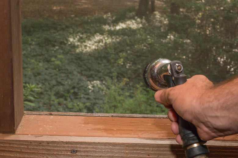 How to Clean Porch Screens
