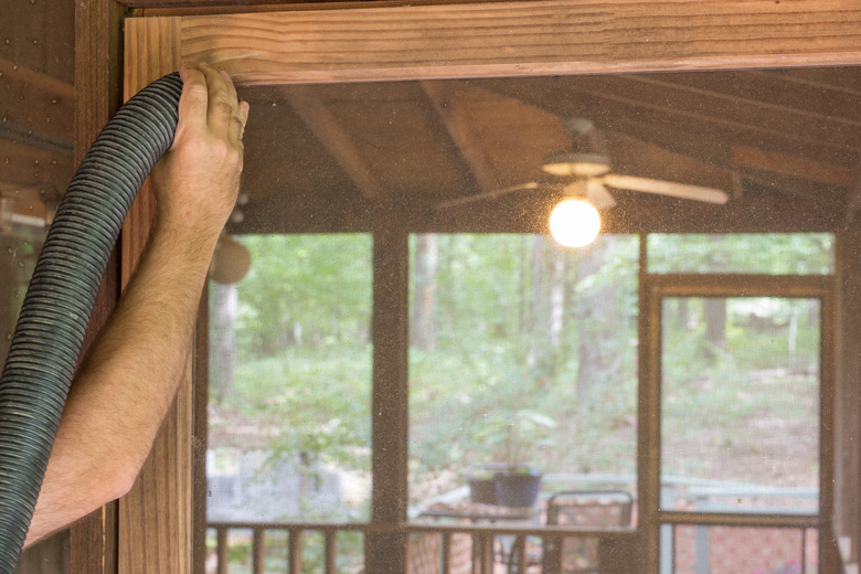 How to Clean Porch Screens