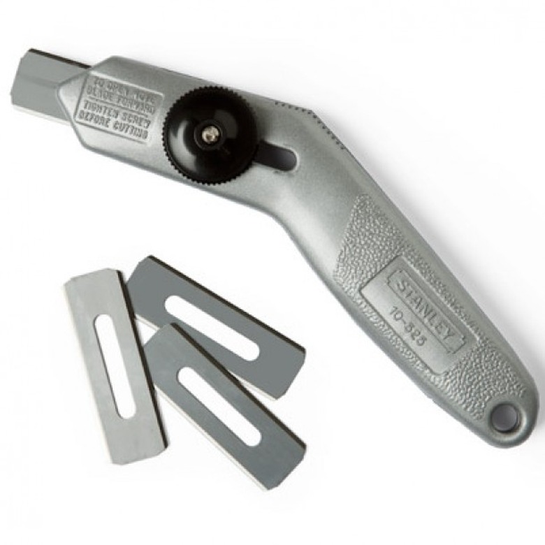 Carpet knife and blades.