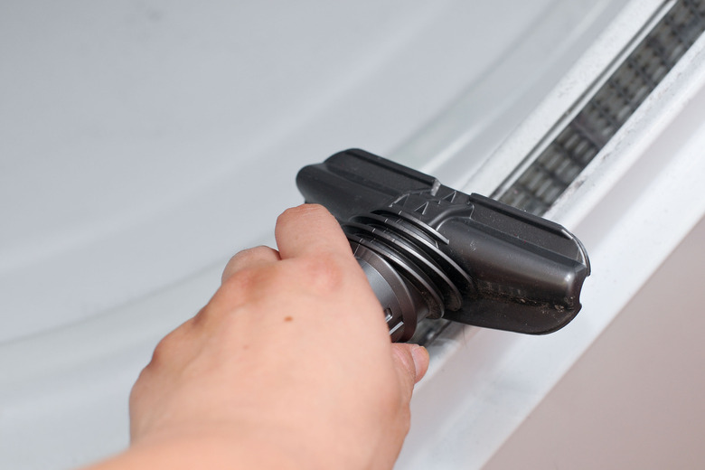 How to Deodorize a Dryer