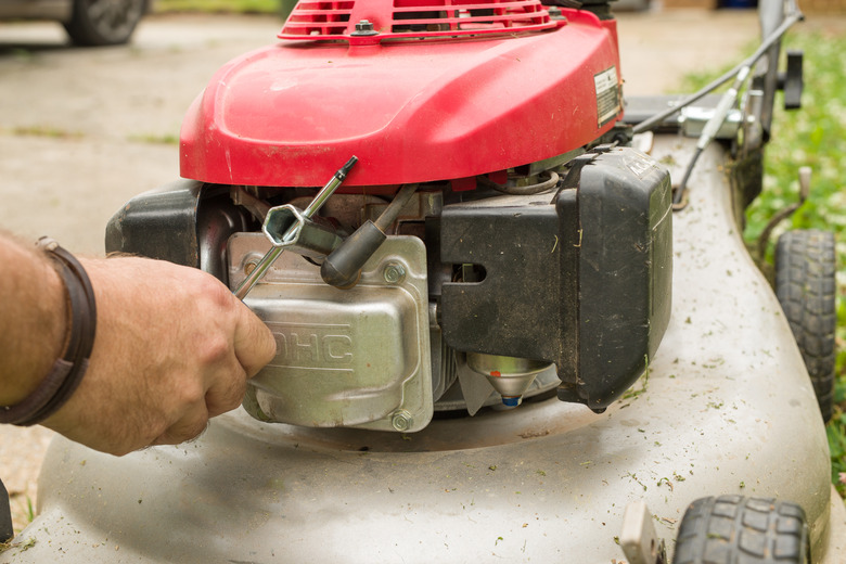 Flooded riding lawn mower engine deals
