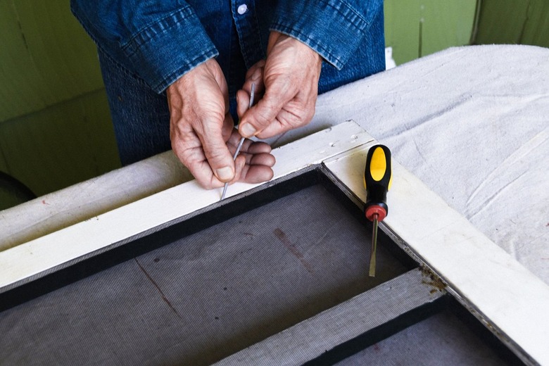 removing spline from screen door screen
