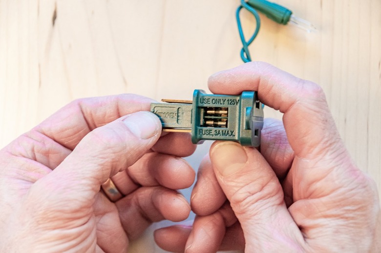 string light fuses in plug end