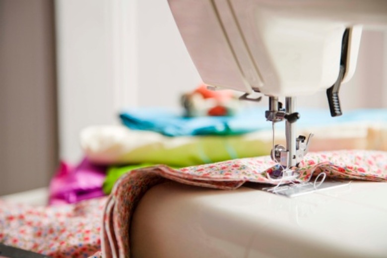 How to Fix the Timing of a Kenmore Sewing Machine Hunker