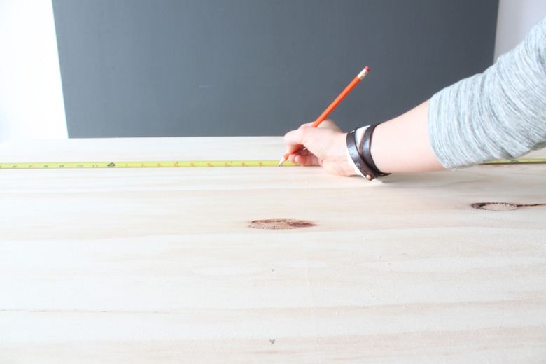 Finding the midway point of the plywood