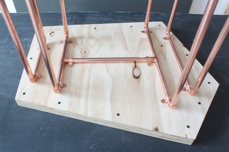 Placing the tube straps