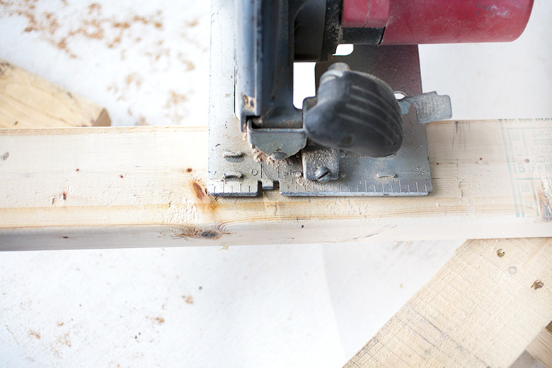 Circular saw cutting 2x4.