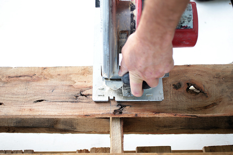 Circular saw cutting pallet wood.