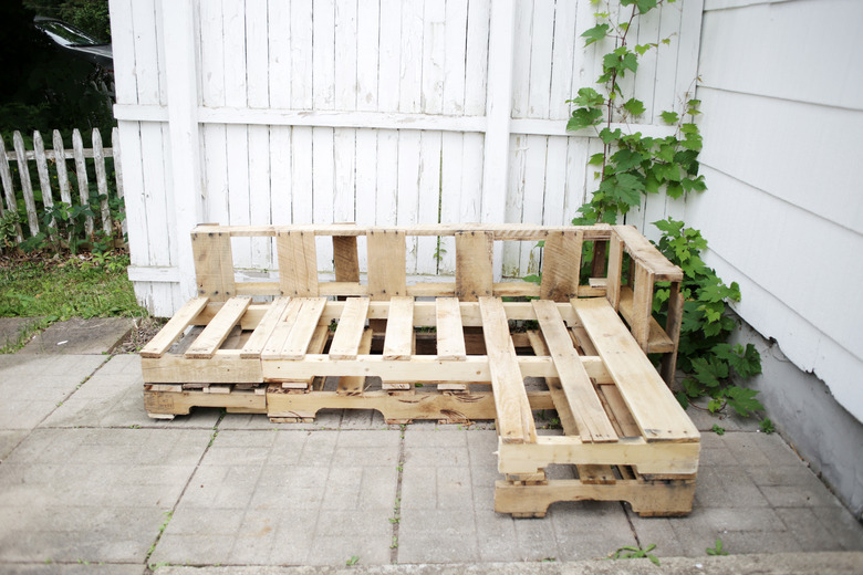 L-shaped wood pallet couch.