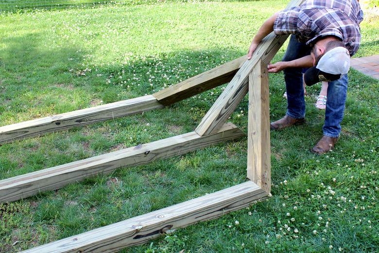 Line up 6' post to be flush with side pieces | hammock stand DIY