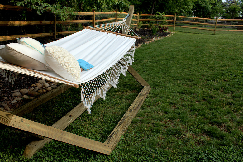 learn how to make this wood hammock stand!