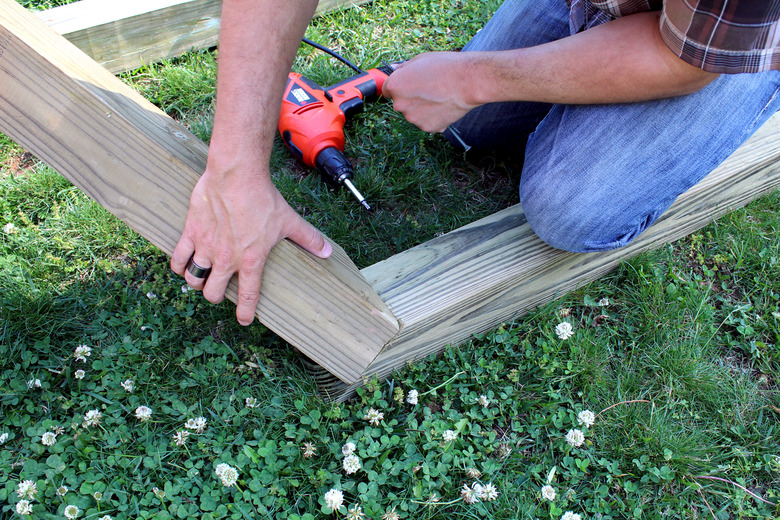 raise 3' post at an angle along edge of 6' post | hammock stand DIY