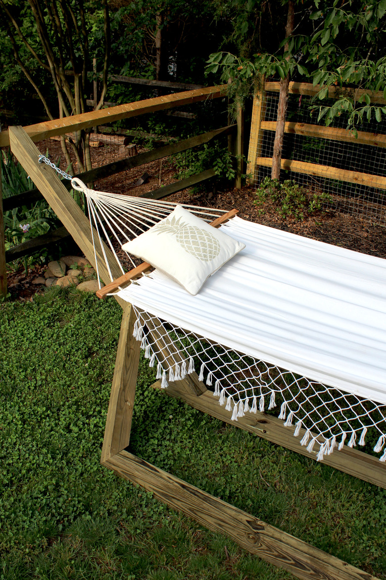 learn how to make a wood hammock stand with this picture tutorial!