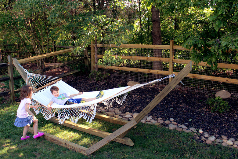 learn how to make this wood hammock stand