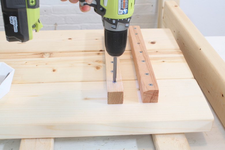 Attaching the inside baluster