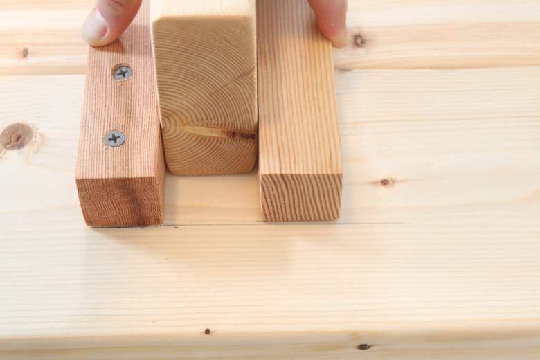 Gauging the distance between balusters