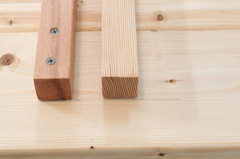 Detail of aligned balusters and the first two screws