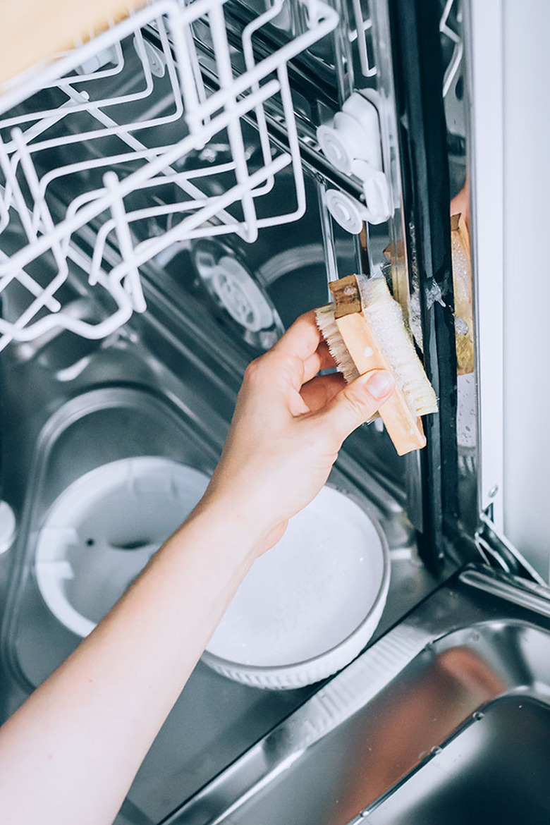Clean rubber trim of dishwasher