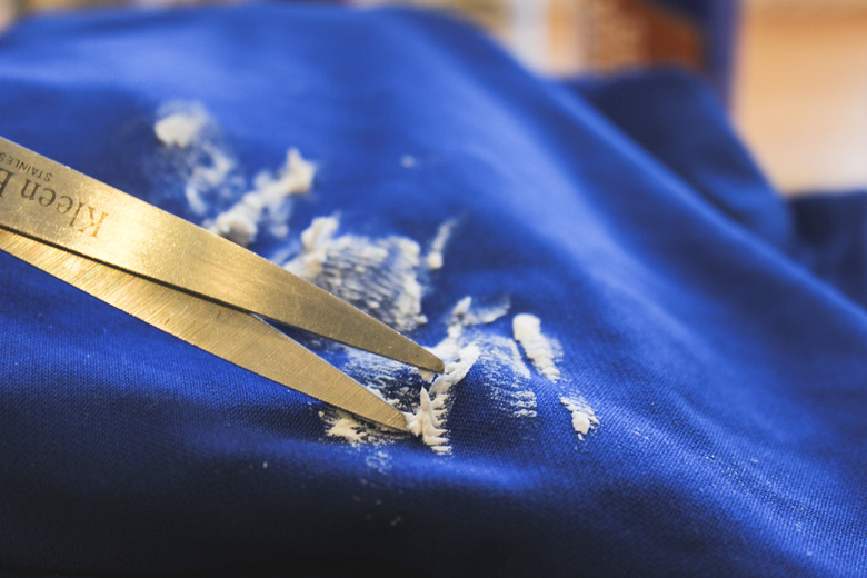 How to Remove Caulking From Clothes Hunker