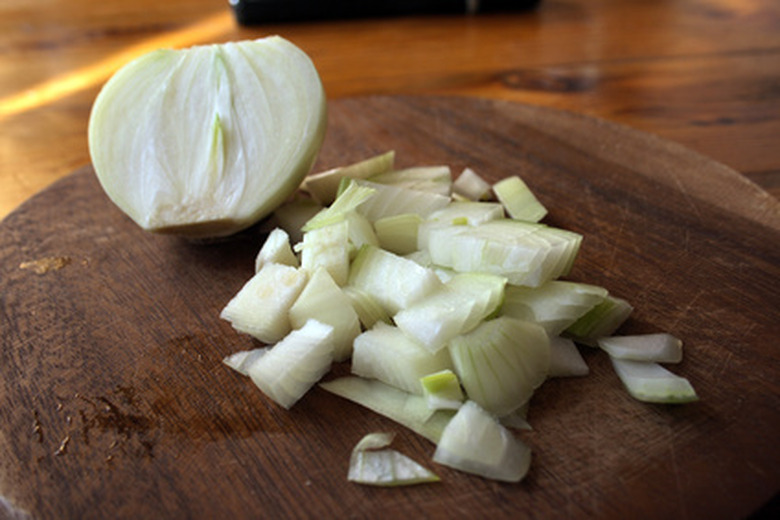 How to Remove the Onion Smell From a Wood Cutting Board Hunker