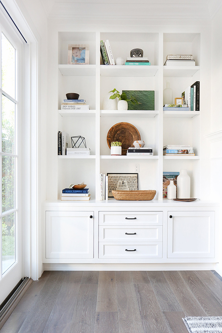 How to Style a Bookshelf