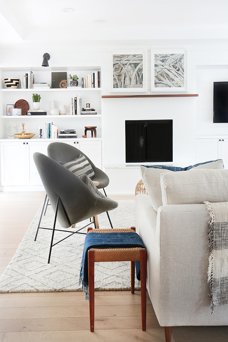 How to Style a Bookshelf