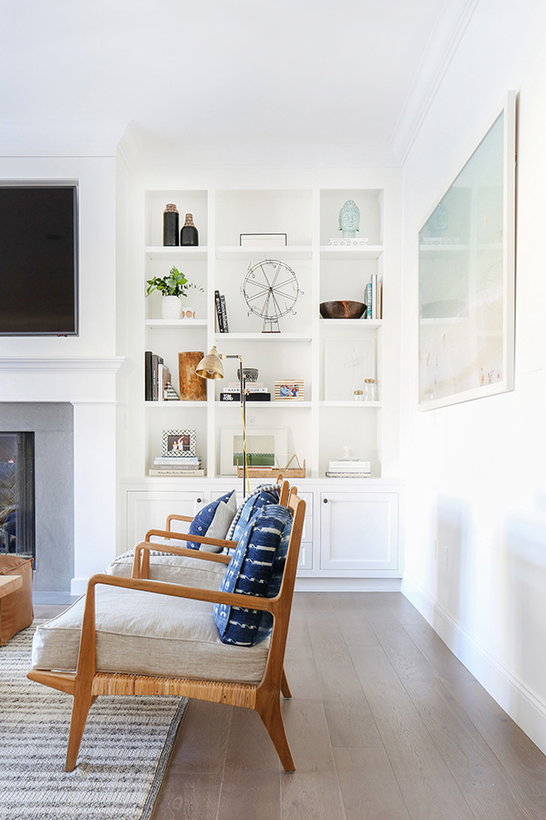 How to Style a Bookshelf