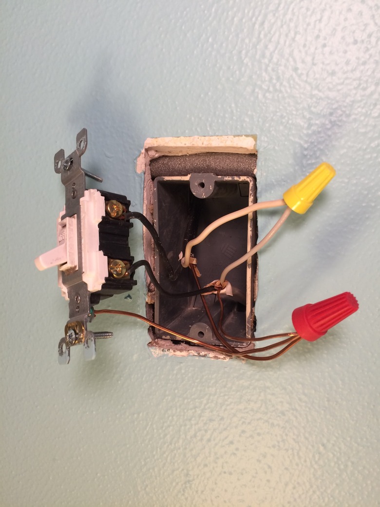 Single-pole switch wiring
